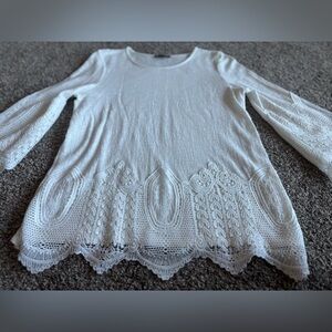 Adrianna Papell White Lace Detail 3/4 Bell Sleeve Blouse. 100% Cotton. Size S.